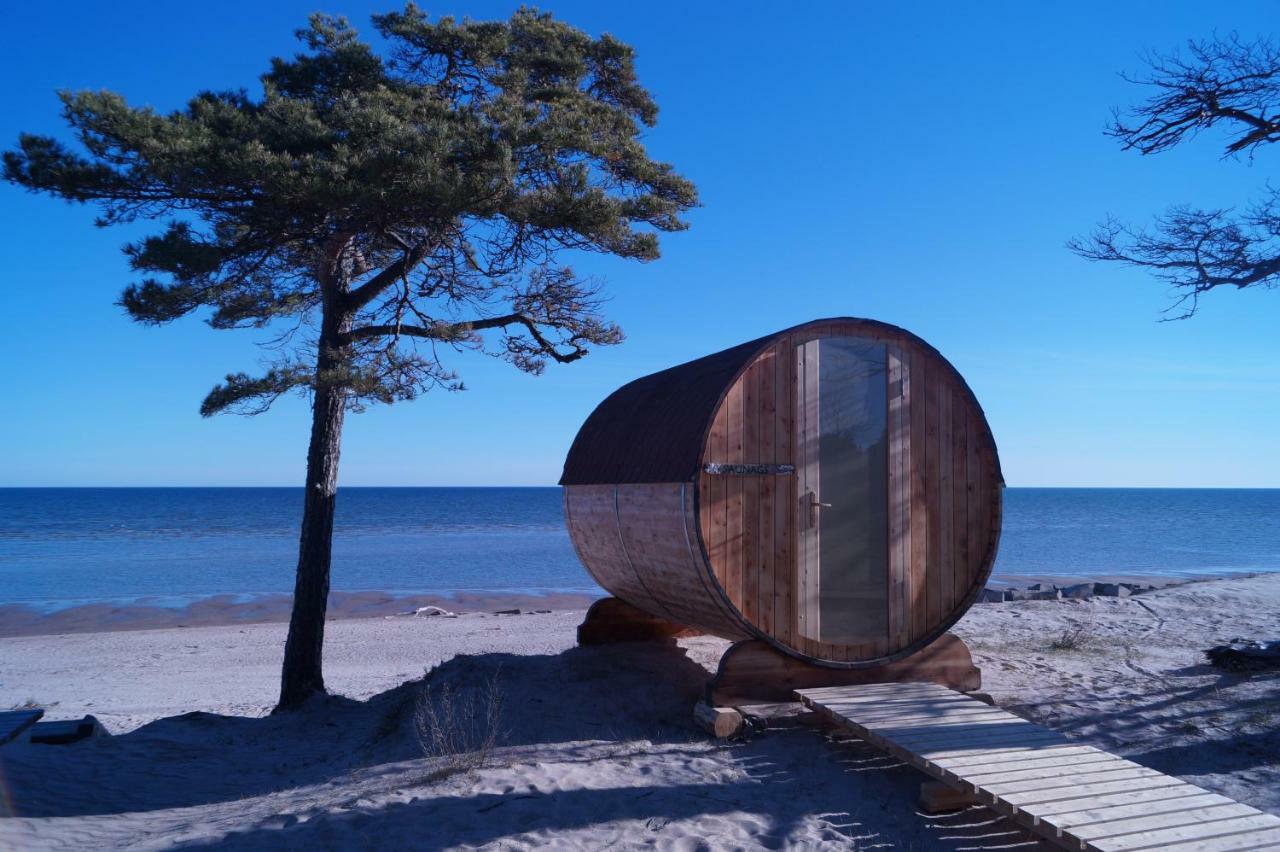 Kempings Saulesmajas Kolka Exterior foto