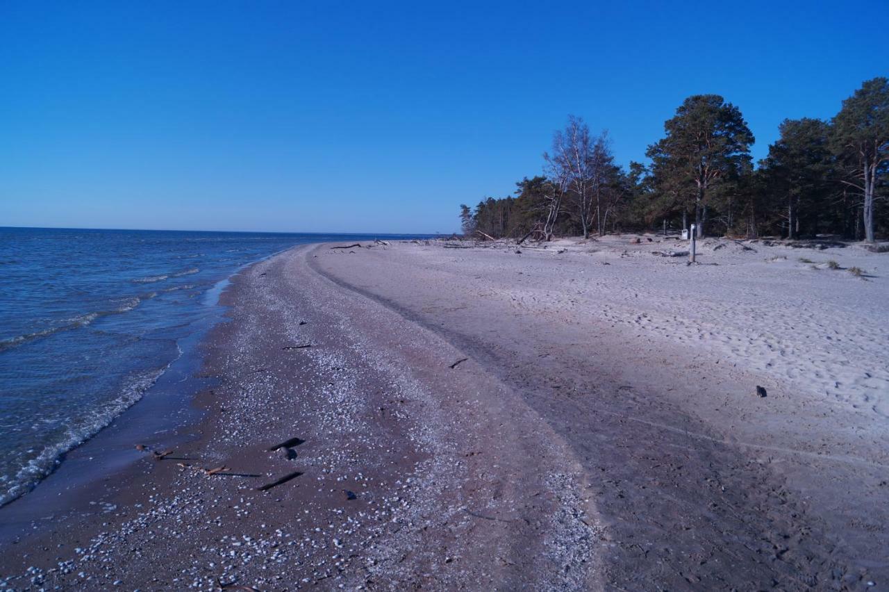 Kempings Saulesmajas Kolka Exterior foto